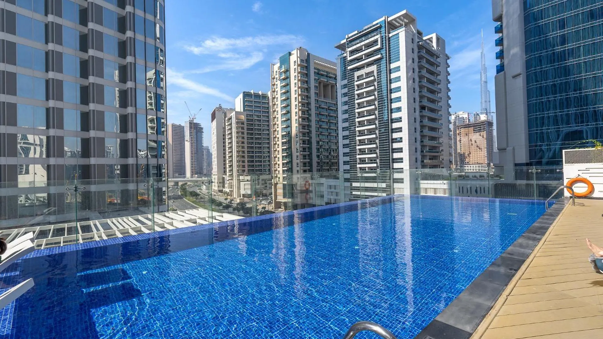 Apartment 2-Bedroom Oasis With Hotel-Quality Comfort In Business Bay Perfect For 4 Dubai