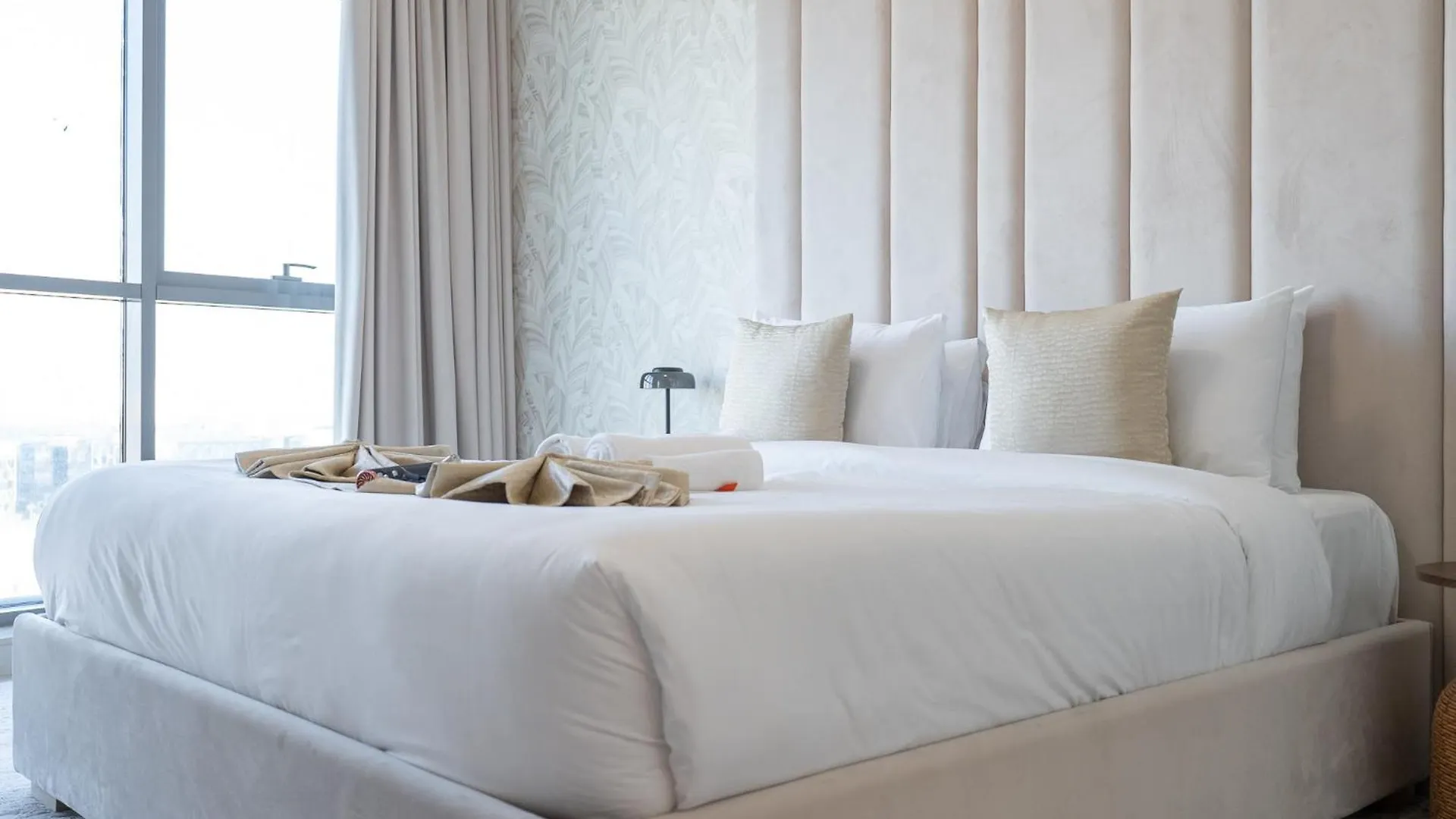 2-Bedroom Oasis With Hotel-Quality Comfort In Business Bay Perfect For 4 Dubai Apartment