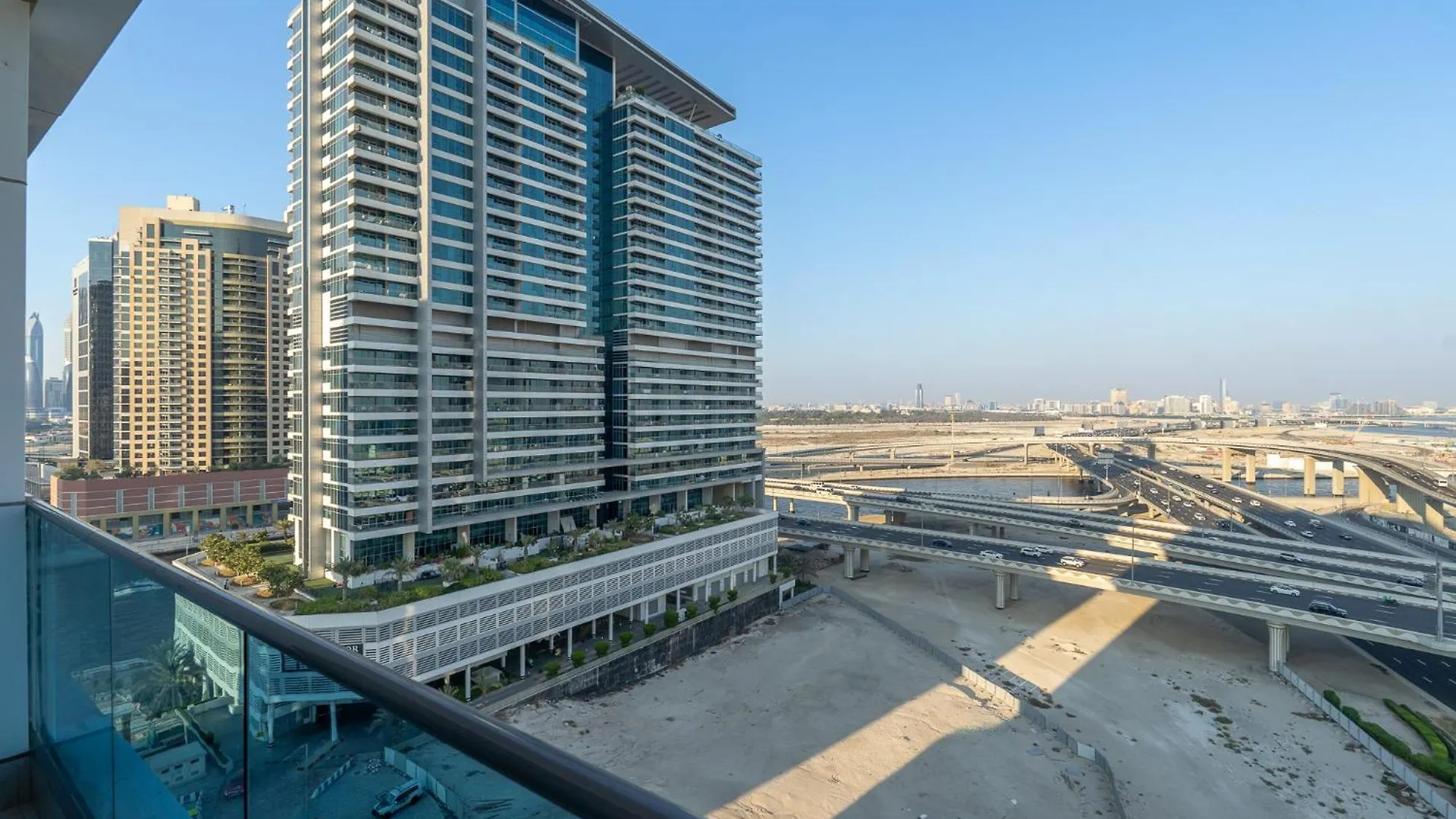 Apartment 2-Bedroom Oasis With Hotel-Quality Comfort In Business Bay Perfect For 4 Dubai