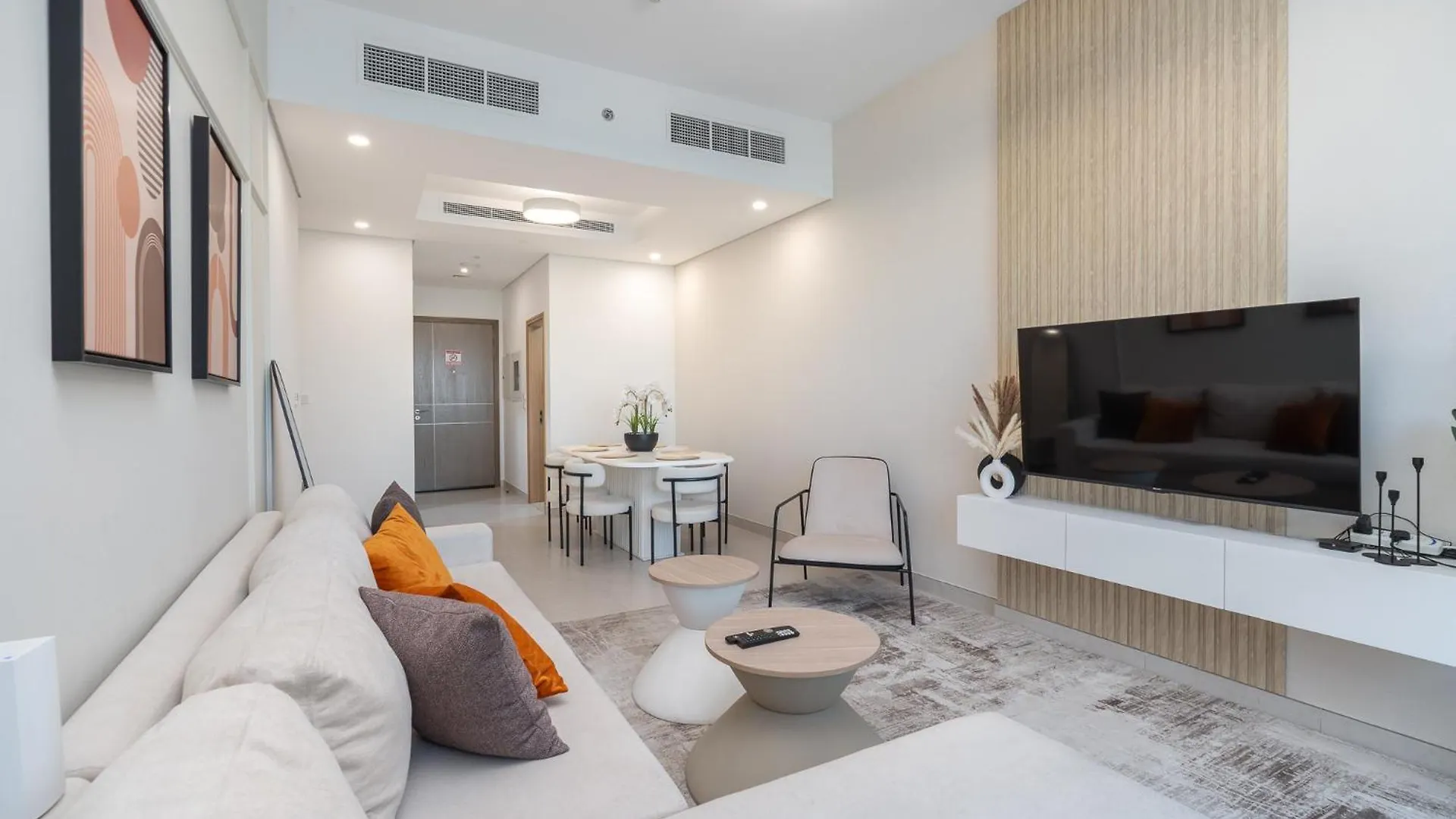 Apartment 2-Bedroom Oasis With Hotel-Quality Comfort In Business Bay Perfect For 4 Dubai
