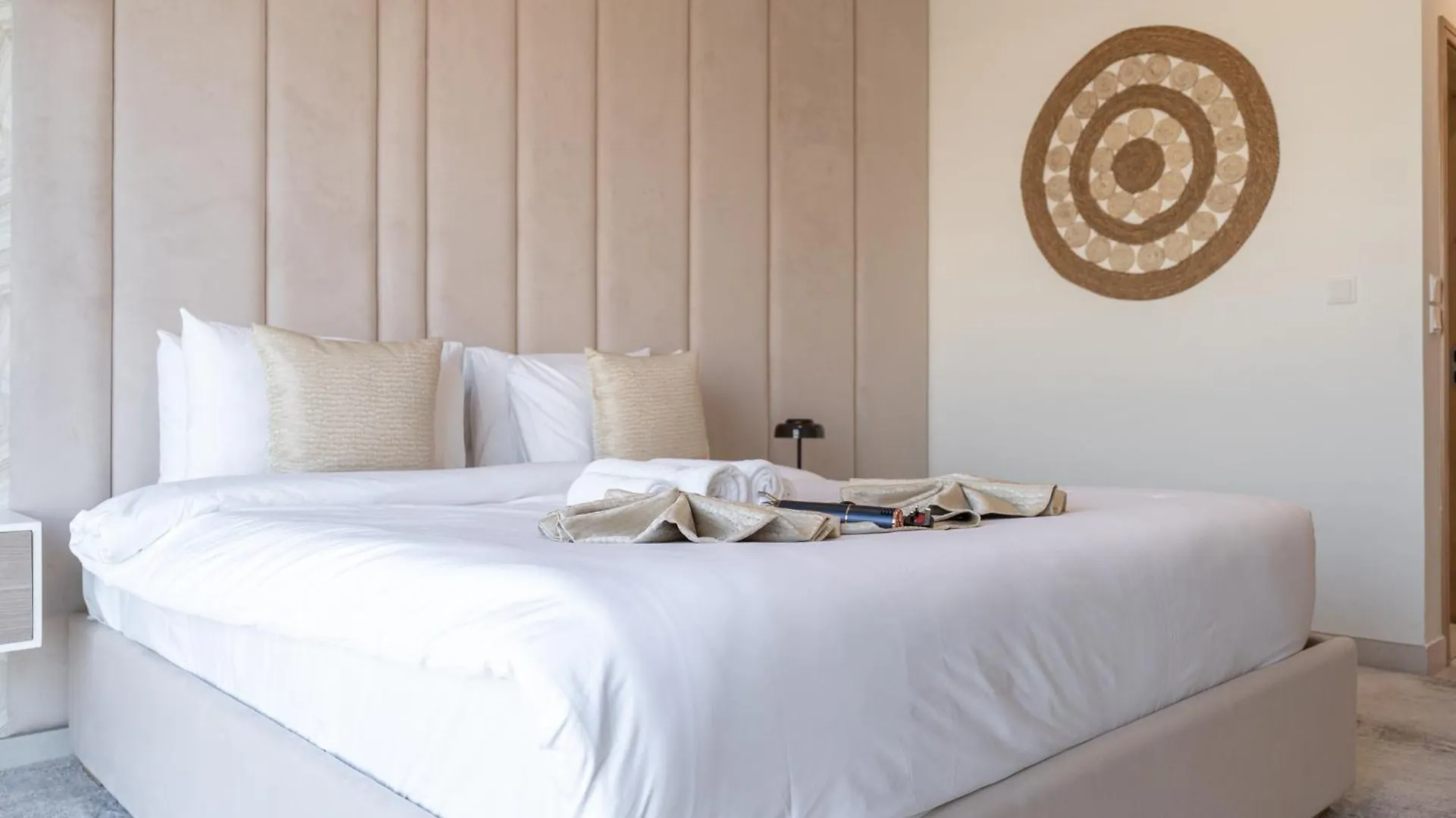 Apartment 2-Bedroom Oasis With Hotel-Quality Comfort In Business Bay Perfect For 4 Dubai