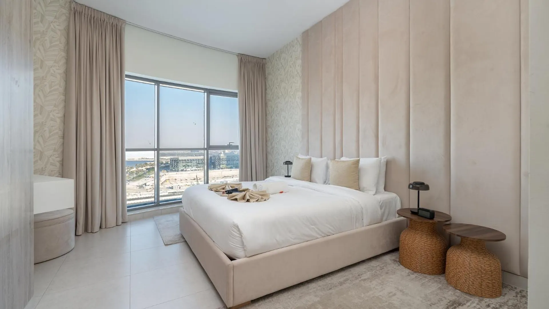 2-Bedroom Oasis With Hotel-Quality Comfort In Business Bay Perfect For 4 Dubai Apartment