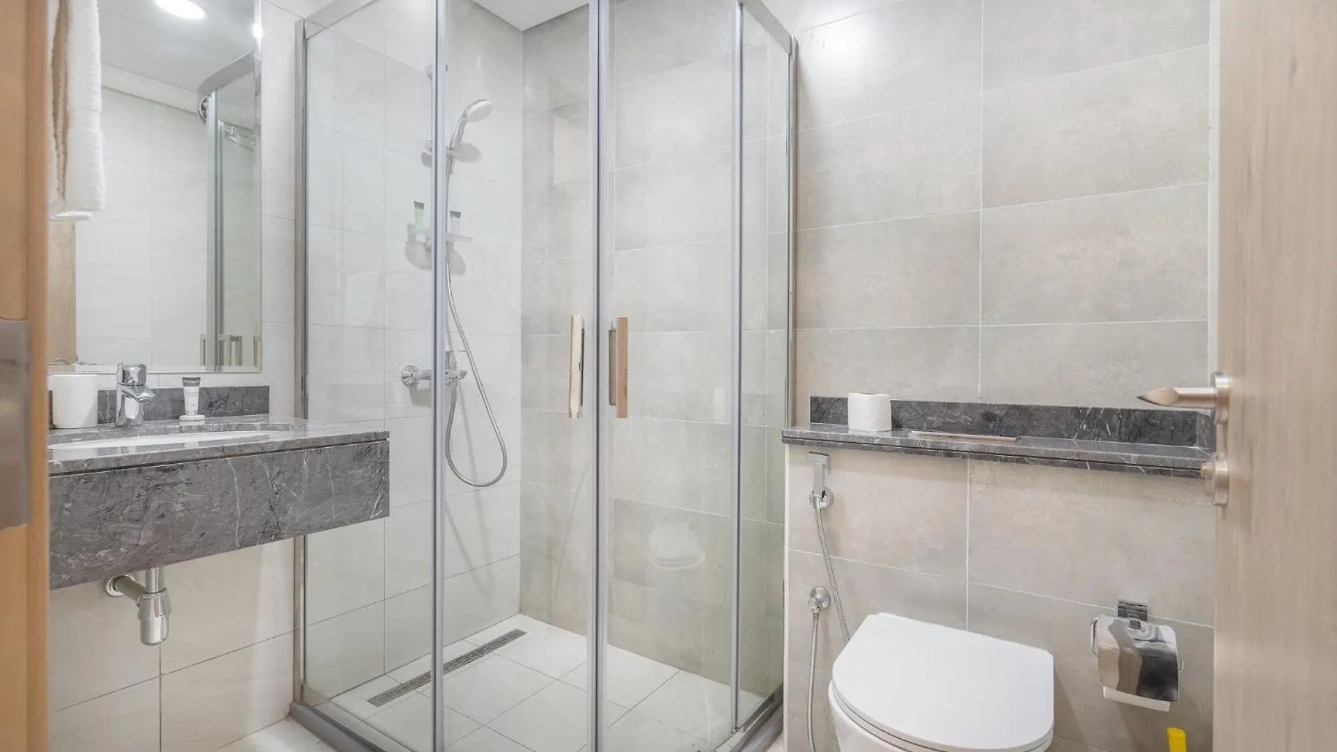 2-Bedroom Oasis With Hotel-Quality Comfort In Business Bay Perfect For 4 Dubai United Arab Emirates