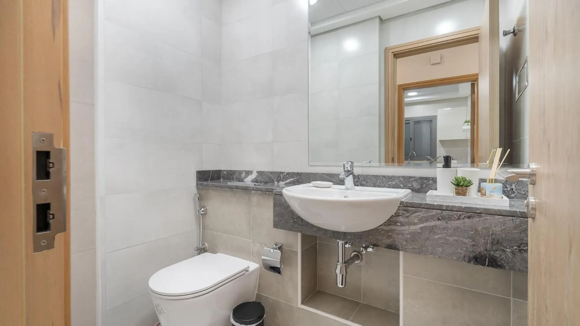 2-Bedroom Oasis With Hotel-Quality Comfort In Business Bay Perfect For 4 Dubai 0*,  United Arab Emirates