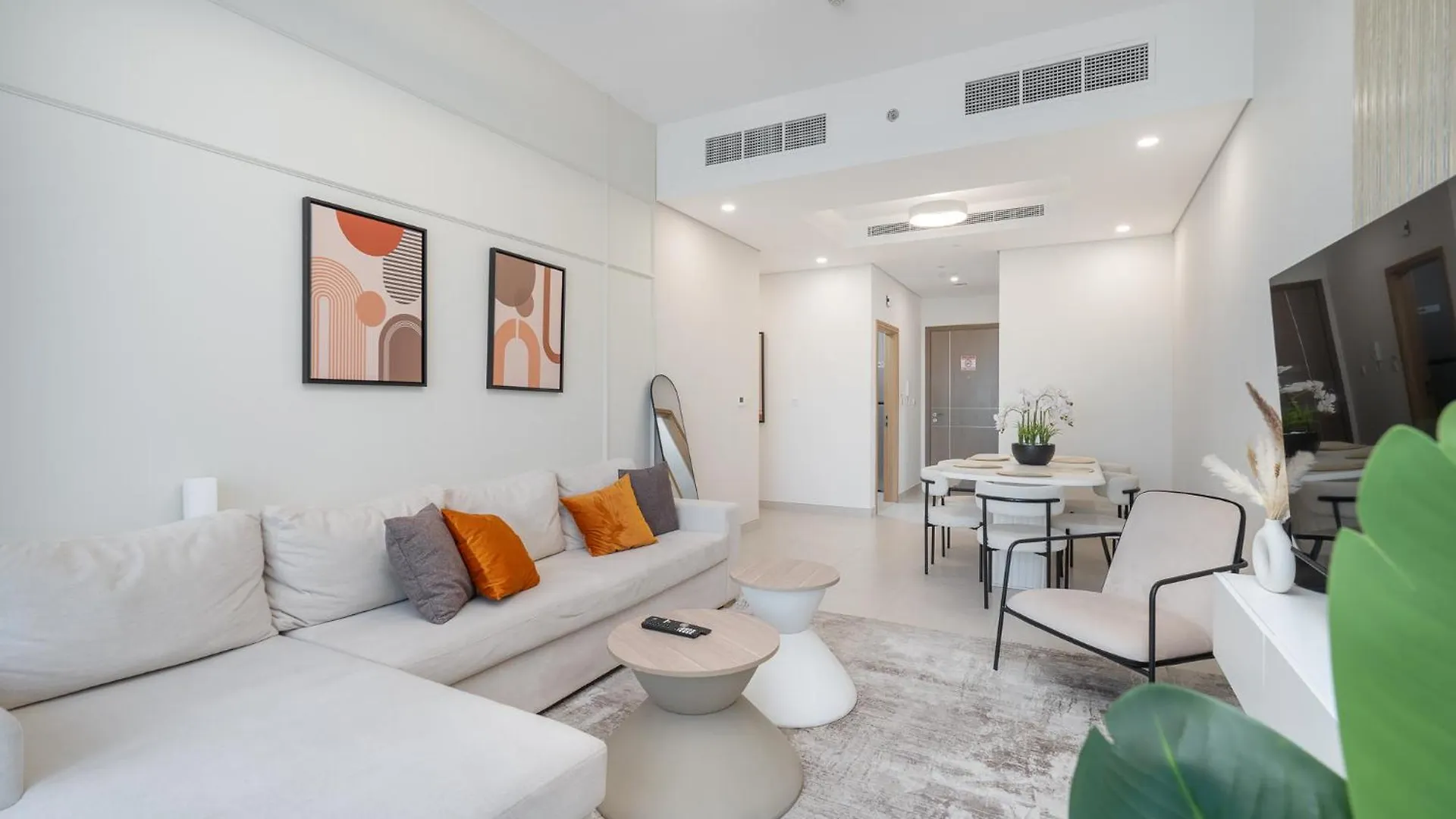 Apartment 2-Bedroom Oasis With Hotel-Quality Comfort In Business Bay Perfect For 4 Dubai United Arab Emirates