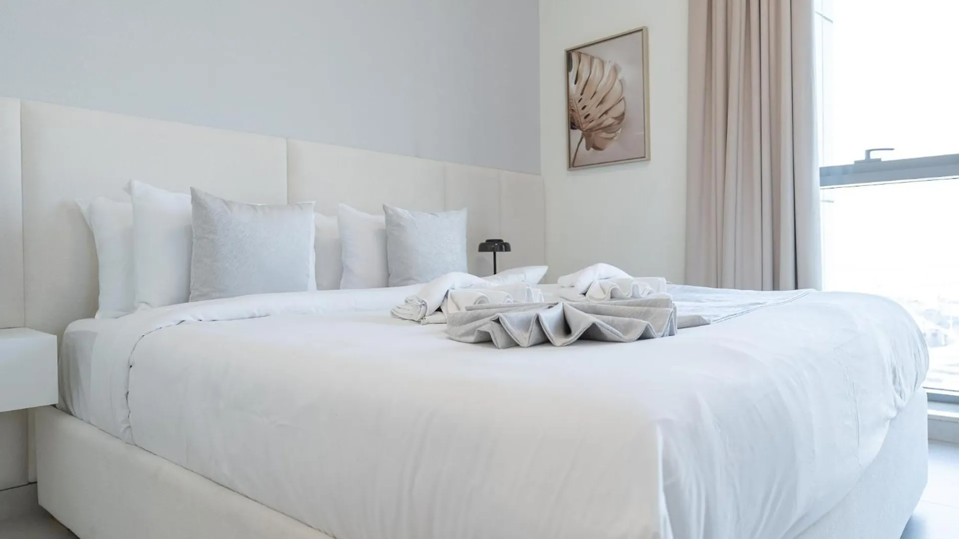 Apartment 2-Bedroom Oasis With Hotel-Quality Comfort In Business Bay Perfect For 4 Dubai